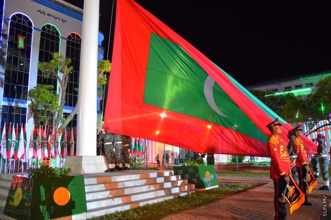 ޖުލައި 26، 2015: މިނިވަންކަމަށް 50 އަހަރު ފުރުމުގެ މުނާސަބާތުގައި، ޖުމހޫރީ މައިދާނުގައި ބޭއްވި، ދިދަ ނެގުމުގެ ހާއްސަ ރަސްމިއްޔާތުގެ ތެރެއިން -- ސަންފޮޓޯ/ ޔޫސުފް ސޮފްވާން