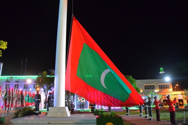 ޖުލައި 26، 2015: މިނިވަންކަމަށް 50 އަހަރު ފުރުމުގެ މުނާސަބާތުގައި، ޖުމހޫރީ މައިދާނުގައި ބޭއްވި، ދިދަ ނެގުމުގެ ހާއްސަ ރަސްމިއްޔާތުގެ ތެރެއިން -- ސަންފޮޓޯ/ ޔޫސުފް ސޮފްވާން