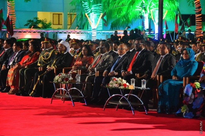 ޖުލައި 26، 2015: މިނިވަންކަމަށް 50 އަހަރު ފުރުމުގެ މުނާސަބާތުގައި، ޖުމހޫރީ މައިދާނުގައި ބޭއްވި، ދިދަ ނެގުމުގެ ހާއްސަ ރަސްމިއްޔާތުގެ ތެރެއިން -- ސަންފޮޓޯ/ ޔޫސުފް ސޮފްވާން