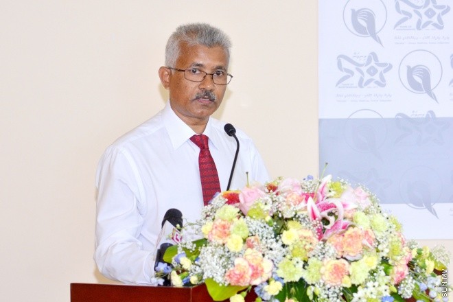 ޖުލައި 26، 2015: މިނިވަން ކަމަށް 50 އަހަރު ފުރުމުގެ މުނާސަބާތާ ގުޅިގެން މޯލްޑިވްސް ޕޯސްޓް ލިމިޓަޑްއިން، މިނިވަންކަން ދައްކުވައިދޭ ސްޓޭމްޕް ސެޓެއް ނެރުމަށް ބޭއްވި ރަސްމިއްޔާތުގެ ތެރެއިން -- ސަންފޮޓޯ/ އަލީ ނަސީރު