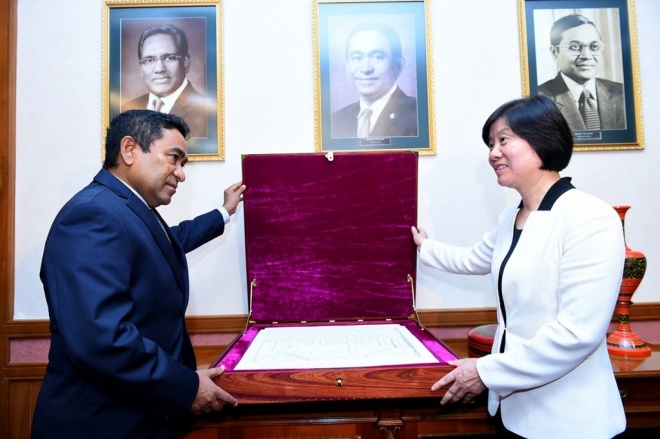 ޖުލައި 26، 2015: މިނިވަން 50 އަށް ރާއްޖެ އަށް ވަޑައިގެންނެވި ޗައިނާގެ ވަފުދާ ރައީސް ޢަބުދުﷲ ޔާމީނު ބައްދަލުކުރެއްވުން -- ފޮޓޯ/ ރައީސް އޮފީސް