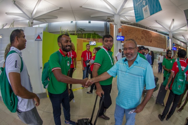 އިންޑިއަން އޯޝަން އައިލެންޑް ގޭމްސްގައި ވާދަކުރާ ރާއްޖޭގެ ޓީމުތައް ރިޔޫނިއަންގެ އެއާޕޯޓްގައި -- އެމްއޯސީ ފޮޓޯ: މުހައްމަދު އަހްސަން
