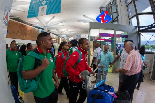 އިންޑިއަން އޯޝަން އައިލެންޑް ގޭމްސްގައި ވާދަކުރާ ރާއްޖޭގެ ޓީމުތައް ރިޔޫނިއަންގެ އެއާޕޯޓްގައި -- އެމްއޯސީ ފޮޓޯ: މުހައްމަދު އަހްސަން