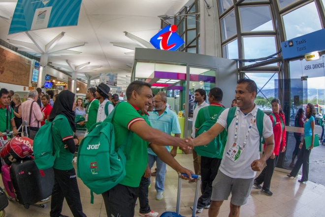 އިންޑިއަން އޯޝަން އައިލެންޑް ގޭމްސްގައި ވާދަކުރާ ރާއްޖޭގެ ޓީމުތައް ރިޔޫނިއަންގެ އެއާޕޯޓްގައި -- އެމްއޯސީ ފޮޓޯ: މުހައްމަދު އަހްސަން
