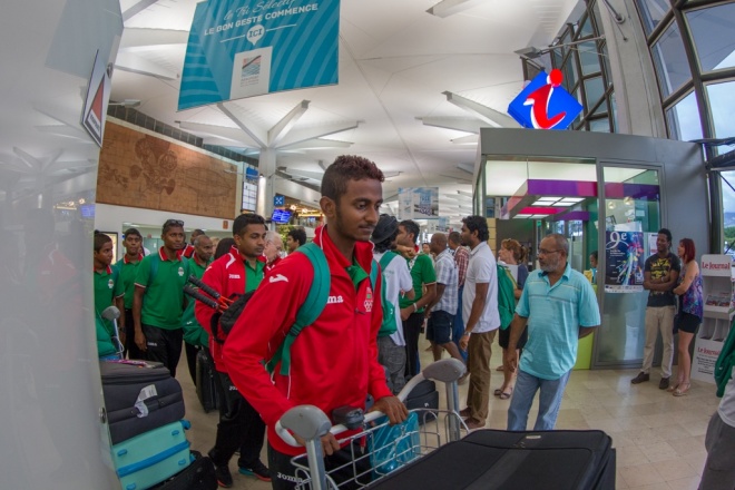 އިންޑިއަން އޯޝަން އައިލެންޑް ގޭމްސްގައި ވާދަކުރާ ރާއްޖޭގެ ޓީމުތައް ރިޔޫނިއަންގެ އެއާޕޯޓްގައި -- އެމްއޯސީ ފޮޓޯ: މުހައްމަދު އަހްސަން