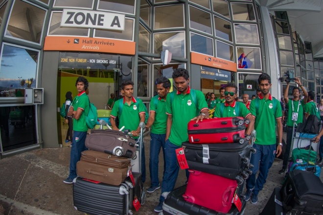 އިންޑިއަން އޯޝަން އައިލެންޑް ގޭމްސްގައި ވާދަކުރާ ރާއްޖޭގެ ޓީމުތައް ރިޔޫނިއަންގެ އެއާޕޯޓްގައި -- އެމްއޯސީ ފޮޓޯ: މުހައްމަދު އަހްސަން