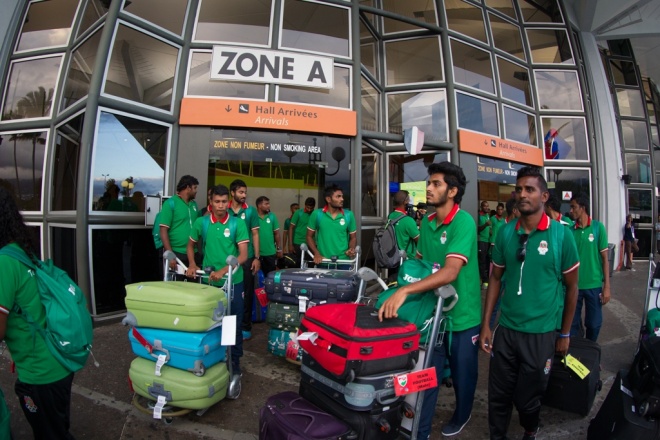 އިންޑިއަން އޯޝަން އައިލެންޑް ގޭމްސްގައި ވާދަކުރާ ރާއްޖޭގެ ޓީމުތައް ރިޔޫނިއަންގެ އެއާޕޯޓްގައި -- އެމްއޯސީ ފޮޓޯ: މުހައްމަދު އަހްސަން