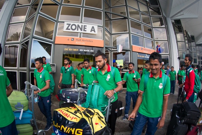 އިންޑިއަން އޯޝަން އައިލެންޑް ގޭމްސްގައި ވާދަކުރާ ރާއްޖޭގެ ޓީމުތައް ރިޔޫނިއަންގެ އެއާޕޯޓްގައި -- އެމްއޯސީ ފޮޓޯ: މުހައްމަދު އަހްސަން