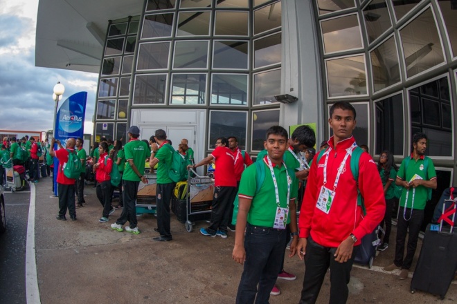އިންޑިއަން އޯޝަން އައިލެންޑް ގޭމްސްގައި ވާދަކުރާ ރާއްޖޭގެ ޓީމުތައް ރިޔޫނިއަންގެ އެއާޕޯޓްގައި -- އެމްއޯސީ ފޮޓޯ: މުހައްމަދު އަހްސަން