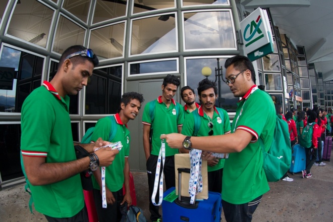 އިންޑިއަން އޯޝަން އައިލެންޑް ގޭމްސްގައި ވާދަކުރާ ރާއްޖޭގެ ޓީމުތައް ރިޔޫނިއަންގެ އެއާޕޯޓްގައި -- އެމްއޯސީ ފޮޓޯ: މުހައްމަދު އަހްސަން
