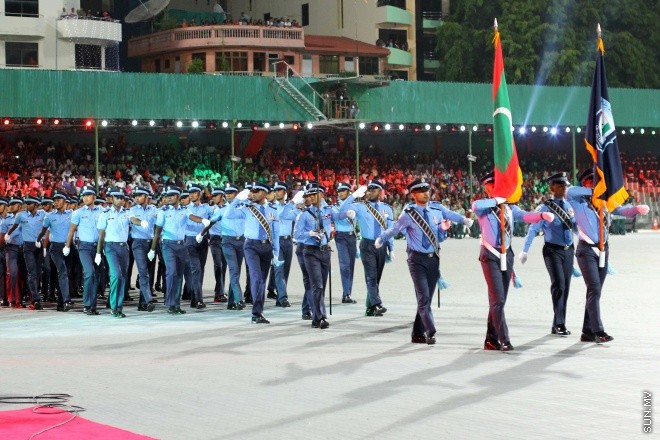 އޯގަސްޓު 1، 2015: މިނިވަން 50 ގެ އުފަލުގައި ގައުމީ ފުޓްބޯޅަ ދަނޑުގައި ބޭއްވުނު ކުޅިވަރުގެ ހަރަކާތުގެ ތެރެއިން-- ސަން ފޮޓޯ/ ޔޫސުފް ސޮފްވާން