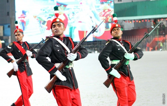 އޯގަސްޓު 1، 2015: މިނިވަން 50 ގެ އުފަލުގައި ގައުމީ ފުޓްބޯޅަ ދަނޑުގައި ބޭއްވުނު ކުޅިވަރުގެ ހަރަކާތުގެ ތެރެއިން-- ސަން ފޮޓޯ/ ޔޫސުފް ސޮފްވާން