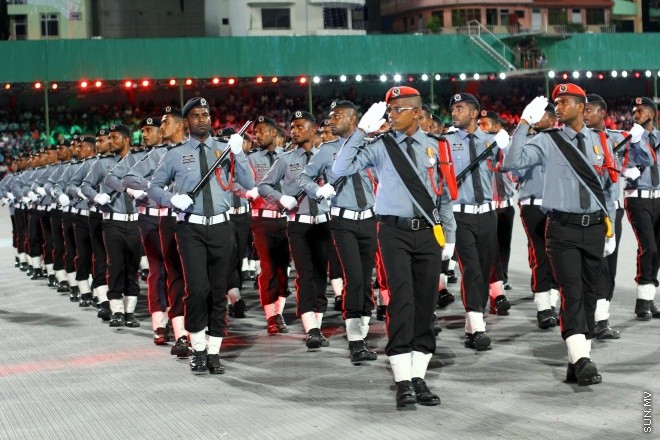 އޯގަސްޓު 1، 2015: މިނިވަން 50 ގެ އުފަލުގައި ގައުމީ ފުޓްބޯޅަ ދަނޑުގައި ބޭއްވުނު ކުޅިވަރުގެ ހަރަކާތުގެ ތެރެއިން-- ސަން ފޮޓޯ/ ޔޫސުފް ސޮފްވާން