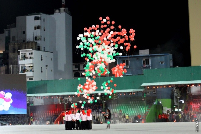 އޯގަސްޓު 1، 2015: މިނިވަން 50 ގެ އުފަލުގައި ގައުމީ ފުޓްބޯޅަ ދަނޑުގައި ބޭއްވުނު ކުޅިވަރުގެ ހަރަކާތުގެ ތެރެއިން-- ސަން ފޮޓޯ/ ޔޫސުފް ސޮފްވާން