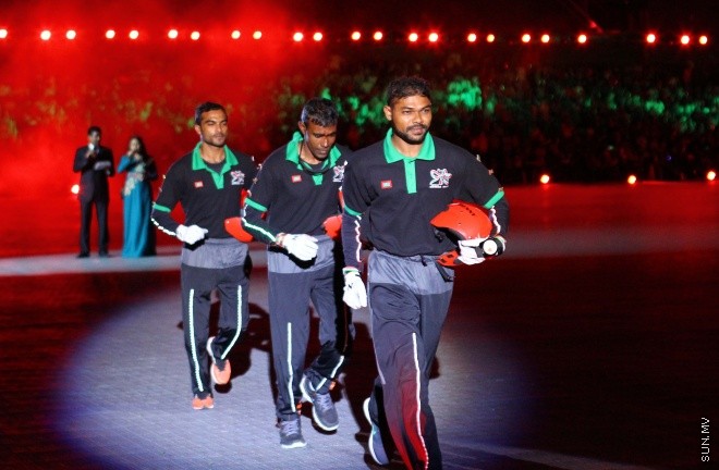 އޯގަސްޓު 1، 2015: މިނިވަން 50 ގެ އުފަލުގައި ގައުމީ ފުޓްބޯޅަ ދަނޑުގައި ބޭއްވުނު ކުޅިވަރުގެ ހަރަކާތުގެ ތެރެއިން-- ސަން ފޮޓޯ/ ޔޫސުފް ސޮފްވާން