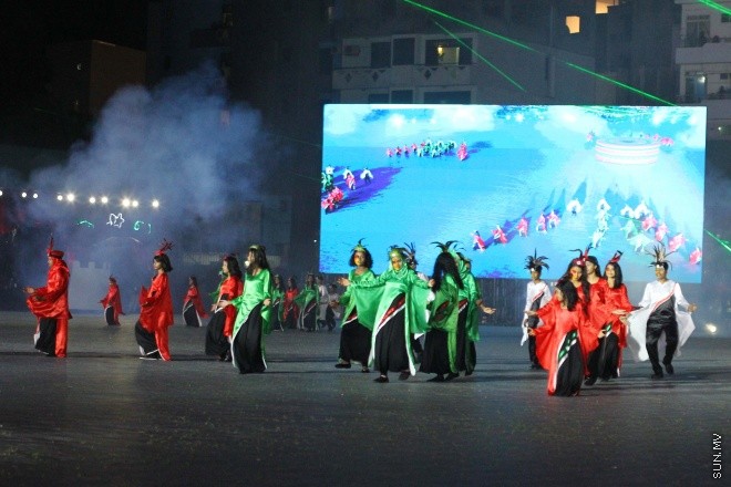 އޯގަސްޓު 1، 2015: މިނިވަން 50 ގެ އުފަލުގައި ގައުމީ ފުޓްބޯޅަ ދަނޑުގައި ބޭއްވުނު ކުޅިވަރުގެ ހަރަކާތުގެ ތެރެއިން-- ސަން ފޮޓޯ/ ޔޫސުފް ސޮފްވާން