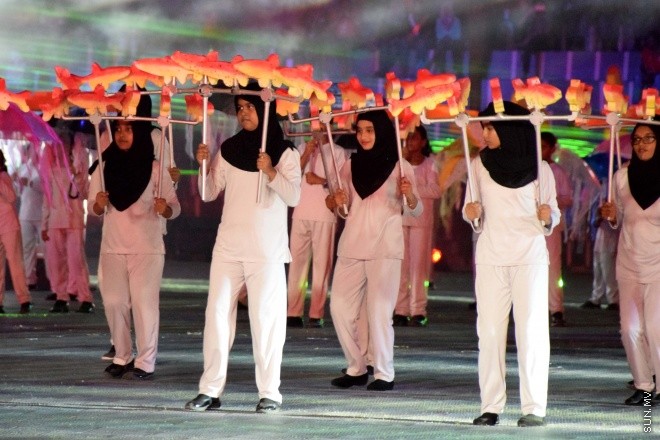 އޯގަސްޓު 1، 2015: މިނިވަން 50 ގެ އުފަލުގައި ގައުމީ ފުޓްބޯޅަ ދަނޑުގައި ބޭއްވުނު ކުޅިވަރުގެ ހަރަކާތުގެ ތެރެއިން-- ސަން ފޮޓޯ/ އަލީ ނަސީރު