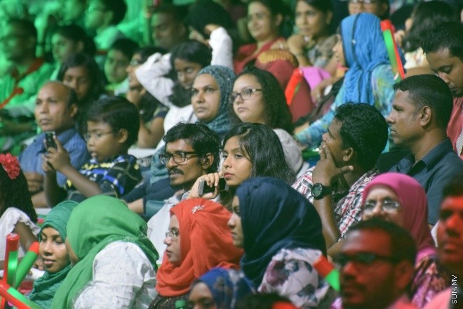 އޯގަސްޓު 1، 2015: މިނިވަން 50 ގެ އުފަލުގައި ގައުމީ ފުޓްބޯޅަ ދަނޑުގައި ބޭއްވުނު ކުޅިވަރުގެ ހަރަކާތުގެ ތެރެއިން-- ސަން ފޮޓޯ/ އަލީ ނަސީރު
