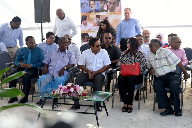 އޯގަސްޓް 6، 2015: ހުޅުމާލޭގައި އަލަށް އިމާރާތް ކުރާ ޓާޝަރީ ހޮސްޕިޓަލް އިމާރާތުގެ ބިންގާއެޅުމަށް ބޭއްވި ރަސްމިއްޔާތުގެ ތެރެއިން -- ފޮޓޯ/ ރައީސް އޮފީސް