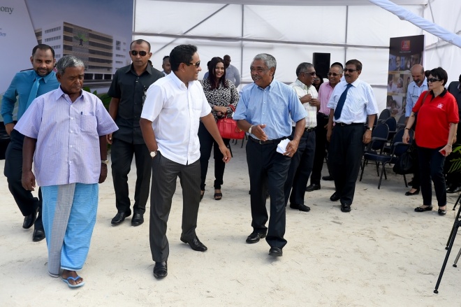 އޯގަސްޓް 6، 2015: ހުޅުމާލޭގައި އަލަށް އިމާރާތް ކުރާ ޓާޝަރީ ހޮސްޕިޓަލް އިމާރާތުގެ ބިންގާއެޅުމަށް ބޭއްވި ރަސްމިއްޔާތުގެ ތެރެއިން -- ފޮޓޯ/ ރައީސް އޮފީސް