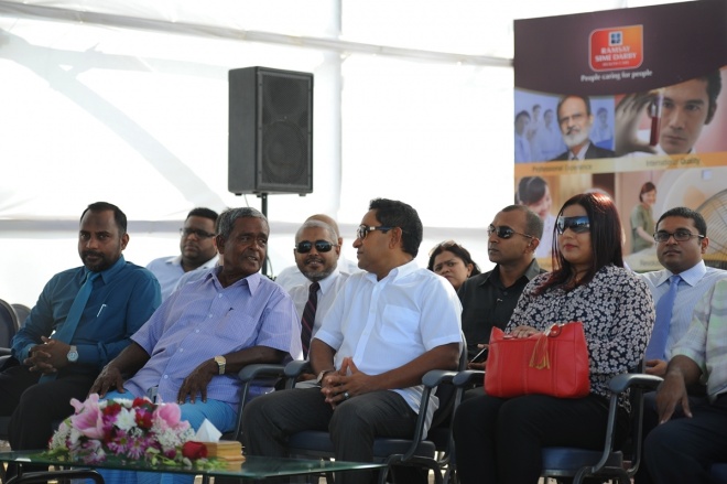އޯގަސްޓް 6، 2015: ހުޅުމާލޭގައި އަލަށް އިމާރާތް ކުރާ ޓާޝަރީ ހޮސްޕިޓަލް އިމާރާތުގެ ބިންގާއެޅުމަށް ބޭއްވި ރަސްމިއްޔާތުގެ ތެރެއިން -- ފޮޓޯ/ ރައީސް އޮފީސް