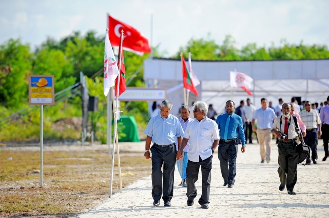 އޯގަސްޓް 6، 2015: ހުޅުމާލޭގައި އަލަށް އިމާރާތް ކުރާ ޓާޝަރީ ހޮސްޕިޓަލް އިމާރާތުގެ ބިންގާއެޅުމަށް ބޭއްވި ރަސްމިއްޔާތުގެ ތެރެއިން -- ފޮޓޯ/ ރައީސް އޮފީސް