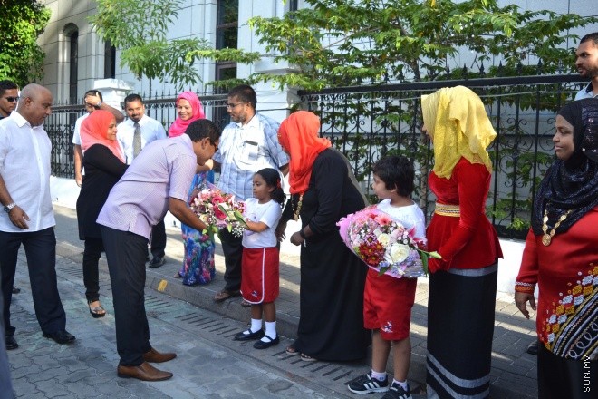 އޯގަސްޓް 7، 2015: ރާއްޖޭގެ ތާރީޚުގައި ހިނގާފައިވާ ކަންކަމުގެ އިތުރުން ކުރީ ޒަމާނުގެ ފޮޓޯތައް ދައްކުވައިދޭ 3000 ފޮޓޯ ހިމެނޭ ފޮޓޯ މައުރަޒު ހުޅުވުން -- ސަން ފޮޓޯ/ފަޔާޒު މޫސާ