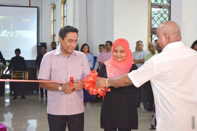 އޯގަސްޓް 7، 2015: ރާއްޖޭގެ ތާރީޚުގައި ހިނގާފައިވާ ކަންކަމުގެ އިތުރުން ކުރީ ޒަމާނުގެ ފޮޓޯތައް ދައްކުވައިދޭ 3000 ފޮޓޯ ހިމެނޭ ފޮޓޯ މައުރަޒު ހުޅުވުން -- ސަން ފޮޓޯ/ފަޔާޒު މޫސާ