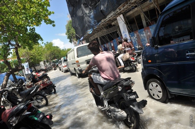 އޯގަސްޓް 13، 2015: މާލޭގެ އެކި ސަރަހައްދު ތަކައް އުދަ އެރުމުގެ ތެރެއިން --- ސަން ފޮޓޯ ޔޫސުފް ސޮފްވާން