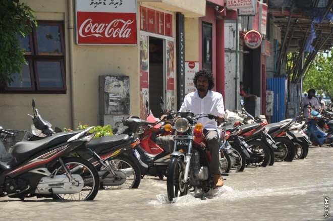 އޯގަސްޓް 13، 2015: މާލޭގެ އެކި ސަރަހައްދު ތަކައް އުދަ އެރުމުގެ ތެރެއިން --- ސަން ފޮޓޯ ޔޫސުފް ސޮފްވާން