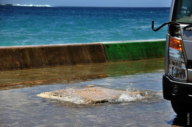 އޯގަސްޓް 13، 2015: މާލޭގެ އެކި ސަރަހައްދު ތަކައް އުދަ އެރުމުގެ ތެރެއިން --- ސަން ފޮޓޯ ޔޫސުފް ސޮފްވާން