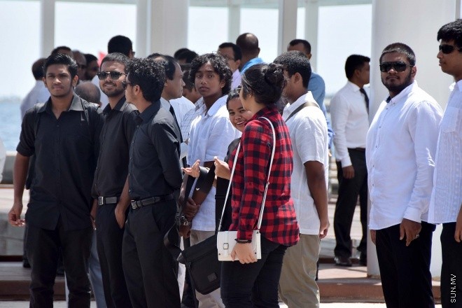 އޯގަސްޓް 20، 2015: ދައުލަތަށް ގިނަ ދުވަސްތަކެއް ވަންދެން ހިދުމަތް ކުރައްވާފައިވާ އަބްދުﷲ ހަމީދުގެ ހަށިކޮޅު މާލެ ގެނައުން -- ސަން ފޮޓޯ/ ފަޔާޒު މޫސާ