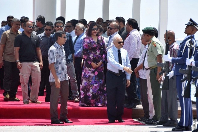 އޯގަސްޓް 20، 2015: ދައުލަތަށް ގިނަ ދުވަސްތަކެއް ވަންދެން ހިދުމަތް ކުރައްވާފައިވާ އަބްދުﷲ ހަމީދުގެ ހަށިކޮޅު މާލެ ގެނައުން -- ސަން ފޮޓޯ/ ފަޔާޒު މޫސާ