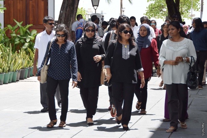 އޯގަސްޓް 20، 2015: ދައުލަތަށް ގިނަ ދުވަސްތަކެއް ވަންދެން ހިދުމަތް ކުރައްވާފައިވާ އަބްދުﷲ ހަމީދުގެ ހަށިކޮޅު މާލެ ގެނައުން -- ސަން ފޮޓޯ/ ފަޔާޒު މޫސާ