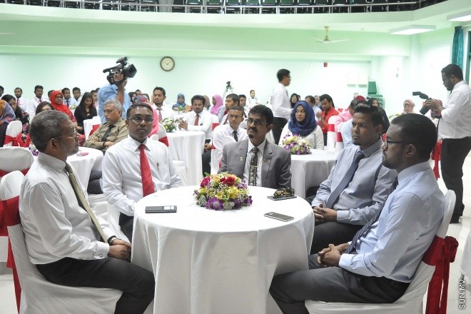 އޯގަސްޓް 24، 2015:  އެންޓި ކޮރަޕްޝަން ކޮމިޝަން (އޭސީސީ)ގެ މީޑިއާ ޕޮލިސީ އިފްތިތާހު ކުރުމަށް އިސްލާމިކް ޔުނިވަސިޓީގައި ބޭއްވި ހަފުލާގެ ތެރެއިން -- ސަން ފޮޓޯ/ފަޔާޒު މޫސާ