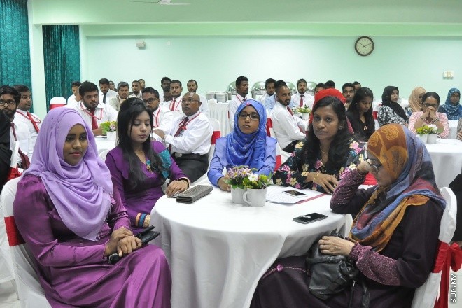 އޯގަސްޓް 24، 2015:  އެންޓި ކޮރަޕްޝަން ކޮމިޝަން (އޭސީސީ)ގެ މީޑިއާ ޕޮލިސީ އިފްތިތާހު ކުރުމަށް އިސްލާމިކް ޔުނިވަސިޓީގައި ބޭއްވި ހަފުލާގެ ތެރެއިން -- ސަން ފޮޓޯ/ފަޔާޒު މޫސާ