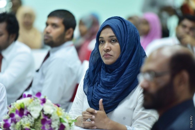 އޯގަސްޓް 24، 2015:  އެންޓި ކޮރަޕްޝަން ކޮމިޝަން (އޭސީސީ)ގެ މީޑިއާ ޕޮލިސީ އިފްތިތާހު ކުރުމަށް އިސްލާމިކް ޔުނިވަސިޓީގައި ބޭއްވި ހަފުލާގެ ތެރެއިން -- ސަން ފޮޓޯ/ފަޔާޒު މޫސާ