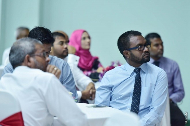 އޯގަސްޓް 24، 2015:  އެންޓި ކޮރަޕްޝަން ކޮމިޝަން (އޭސީސީ)ގެ މީޑިއާ ޕޮލިސީ އިފްތިތާހު ކުރުމަށް އިސްލާމިކް ޔުނިވަސިޓީގައި ބޭއްވި ހަފުލާގެ ތެރެއިން -- ސަން ފޮޓޯ/ފަޔާޒު މޫސާ