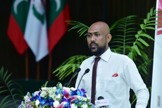 އޯގަސްޓް 24، 2015:  އެންޓި ކޮރަޕްޝަން ކޮމިޝަން (އޭސީސީ)ގެ މީޑިއާ ޕޮލިސީ އިފްތިތާހު ކުރުމަށް އިސްލާމިކް ޔުނިވަސިޓީގައި ބޭއްވި ހަފުލާގެ ތެރެއިން -- ސަން ފޮޓޯ/ފަޔާޒު މޫސާ