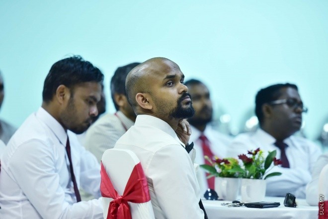 އޯގަސްޓް 24، 2015:  އެންޓި ކޮރަޕްޝަން ކޮމިޝަން (އޭސީސީ)ގެ މީޑިއާ ޕޮލިސީ އިފްތިތާހު ކުރުމަށް އިސްލާމިކް ޔުނިވަސިޓީގައި ބޭއްވި ހަފުލާގެ ތެރެއިން -- ސަން ފޮޓޯ/ފަޔާޒު މޫސާ