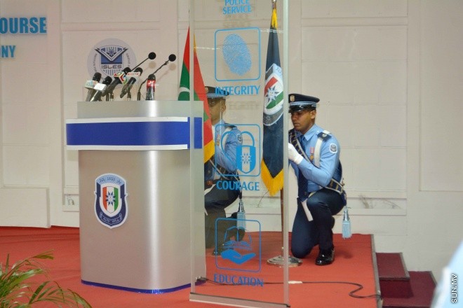 އޮގަސްޓް 25، 2015: ފުލުހުންގެ 27 ވަނަ ބޭސިކް ޓްރެއިނިންގ ކޯސް ނިންމުމުގެ ރަސްމިއްޔާތުގެ ތެރެއިން -- ސަންފޮޓޯ/ އަލީ ނަސީރު