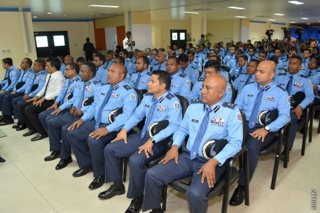 އޮގަސްޓް 25، 2015: ފުލުހުންގެ 27 ވަނަ ބޭސިކް ޓްރެއިނިންގ ކޯސް ނިންމުމުގެ ރަސްމިއްޔާތުގެ ތެރެއިން -- ސަންފޮޓޯ/ އަލީ ނަސީރު