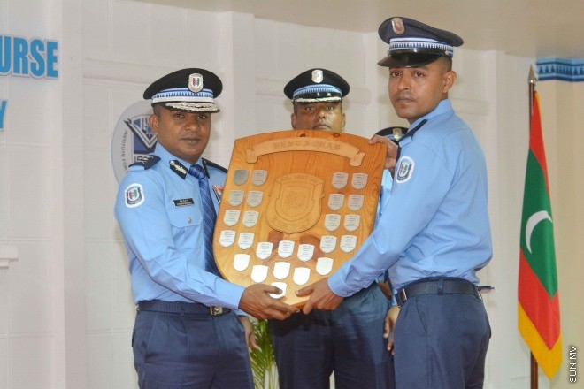 އޮގަސްޓް 25، 2015: ފުލުހުންގެ 27 ވަނަ ބޭސިކް ޓްރެއިނިންގ ކޯސް ނިންމުމުގެ ރަސްމިއްޔާތުގެ ތެރެއިން -- ސަންފޮޓޯ/ އަލީ ނަސީރު