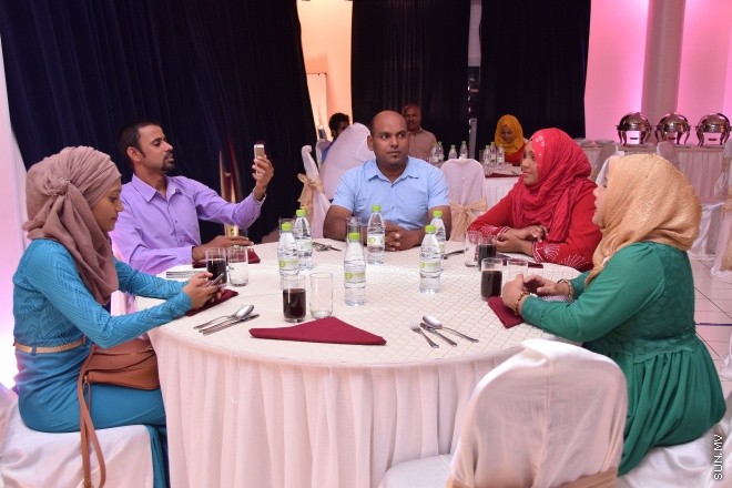 އޯގަސްޓް 26، 2015: އެލްޖީއޭގެ ފަސްވަނަ  އަހަރީ ދުވަސް ފާހަގަ ކުރުމައް ބޭއްވި ރަސްމިއްޔާތުގެ ތެރެއިން --- ސަން ފޮޓޯ ޔޫސުފް ސޮފްވާން 