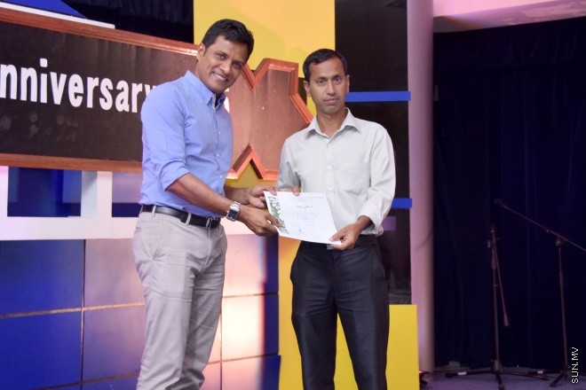 އޯގަސްޓް 26، 2015: އެލްޖީއޭގެ ފަސްވަނަ  އަހަރީ ދުވަސް ފާހަގަ ކުރުމައް ބޭއްވި ރަސްމިއްޔާތުގެ ތެރެއިން --- ސަން ފޮޓޯ ޔޫސުފް ސޮފްވާން 