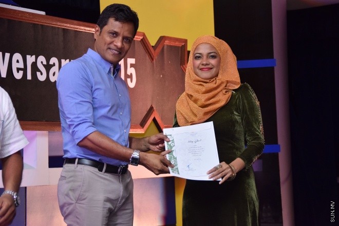 އޯގަސްޓް 26، 2015: އެލްޖީއޭގެ ފަސްވަނަ  އަހަރީ ދުވަސް ފާހަގަ ކުރުމައް ބޭއްވި ރަސްމިއްޔާތުގެ ތެރެއިން --- ސަން ފޮޓޯ ޔޫސުފް ސޮފްވާން 
