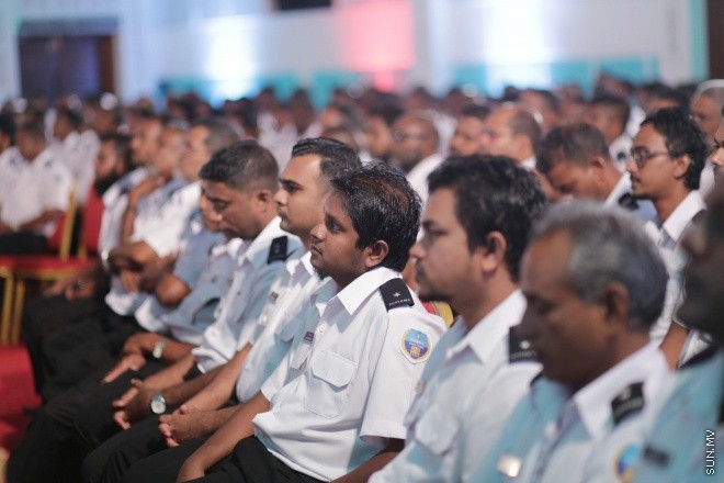 އޯގަސްޓް 28، 2015: ކަސްޓަމްސްގެ 125ވަނަ އަހަރީ ދުވަހުގެ މުނާސަބަތުގައި ދަރުބާރުގޭގައި ބޭއްވި ރަސްމީ ޖަލްސާގެ ތެރެއިން -- ސަން ފޮޓޯ/ފަޔާޒު މޫސާ