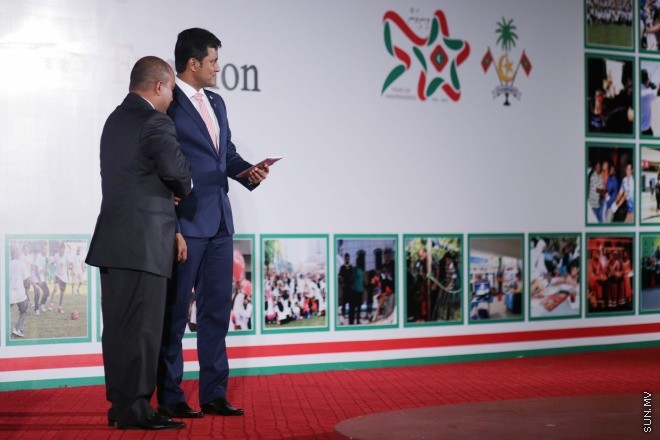 އޯގަސްޓް 28، 2015: ކަސްޓަމްސްގެ 125ވަނަ އަހަރީ ދުވަހުގެ މުނާސަބަތުގައި ދަރުބާރުގޭގައި ބޭއްވި ރަސްމީ ޖަލްސާގެ ތެރެއިން -- ސަން ފޮޓޯ/ފަޔާޒު މޫސާ