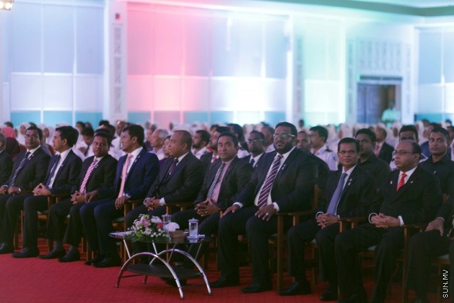 އޯގަސްޓް 28، 2015: ކަސްޓަމްސްގެ 125ވަނަ އަހަރީ ދުވަހުގެ މުނާސަބަތުގައި ދަރުބާރުގޭގައި ބޭއްވި ރަސްމީ ޖަލްސާގެ ތެރެއިން -- ސަން ފޮޓޯ/ފަޔާޒު މޫސާ