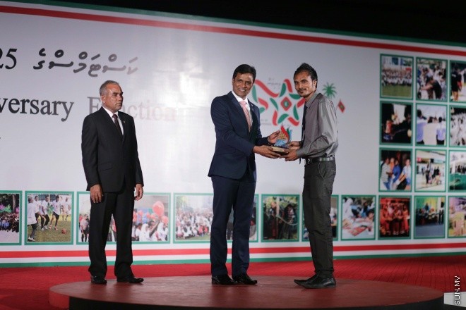 އޯގަސްޓް 28، 2015: ކަސްޓަމްސްގެ 125ވަނަ އަހަރީ ދުވަހުގެ މުނާސަބަތުގައި ދަރުބާރުގޭގައި ބޭއްވި ރަސްމީ ޖަލްސާގެ ތެރެއިން -- ސަން ފޮޓޯ/ފަޔާޒު މޫސާ